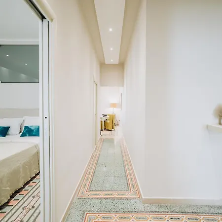 Appartamento De Rossi 43 *